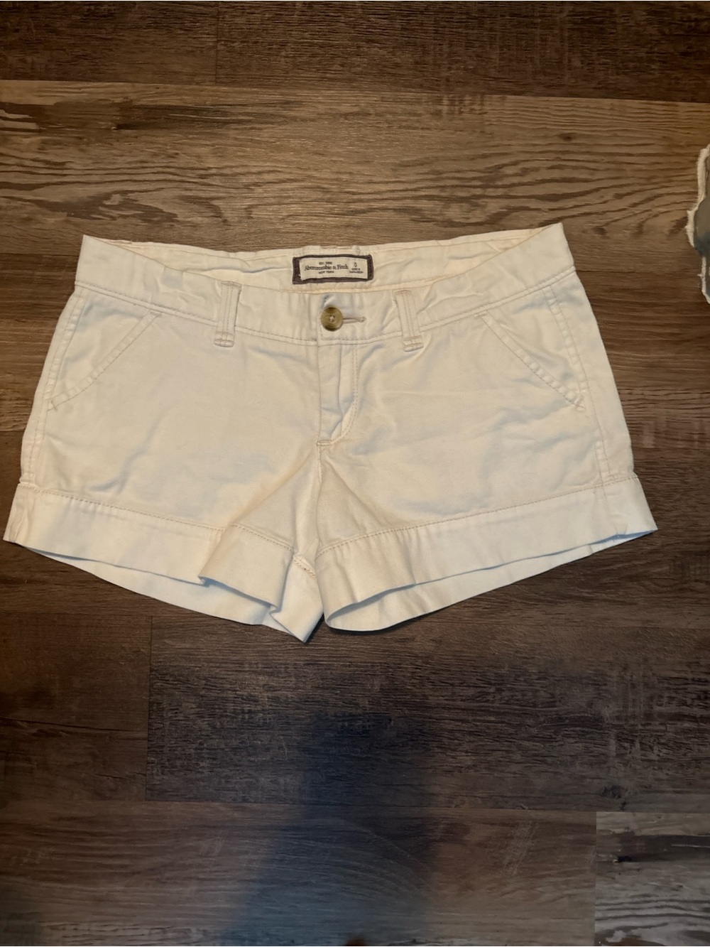 Abercrombie & Fitch Women’s Cream Chino Shorts